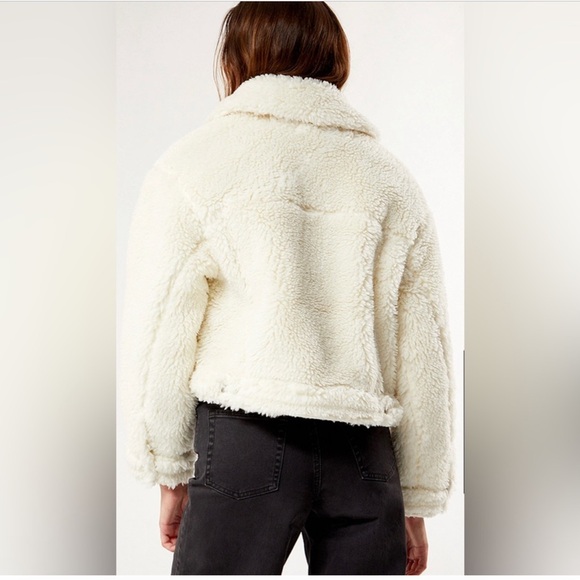 Levi's Baby Bubble Sherpa Trucker Jacket
In coconut milk white NWTs - Picture 12 of 15